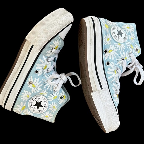 Chuck Taylor All Star Lift Platform Floral Blue Sneakers - Picture 1 of 10